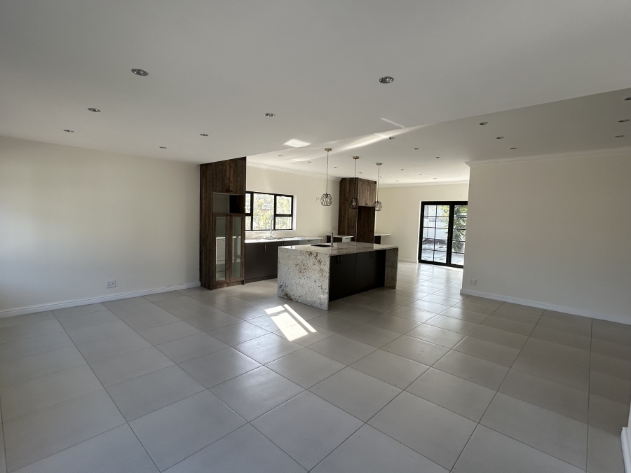 To Let 4 Bedroom Property for Rent in Bothasig Western Cape